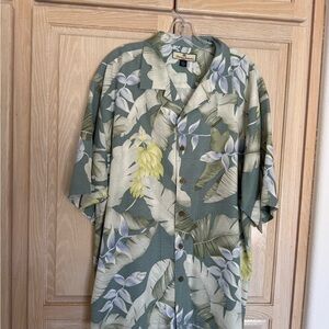 Tommy Bahama Green Floral Hawaiian Button-Down Shirt